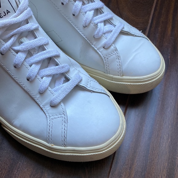 VEJA Esplar Leather Logo Sneakers - Picture 8 of 14